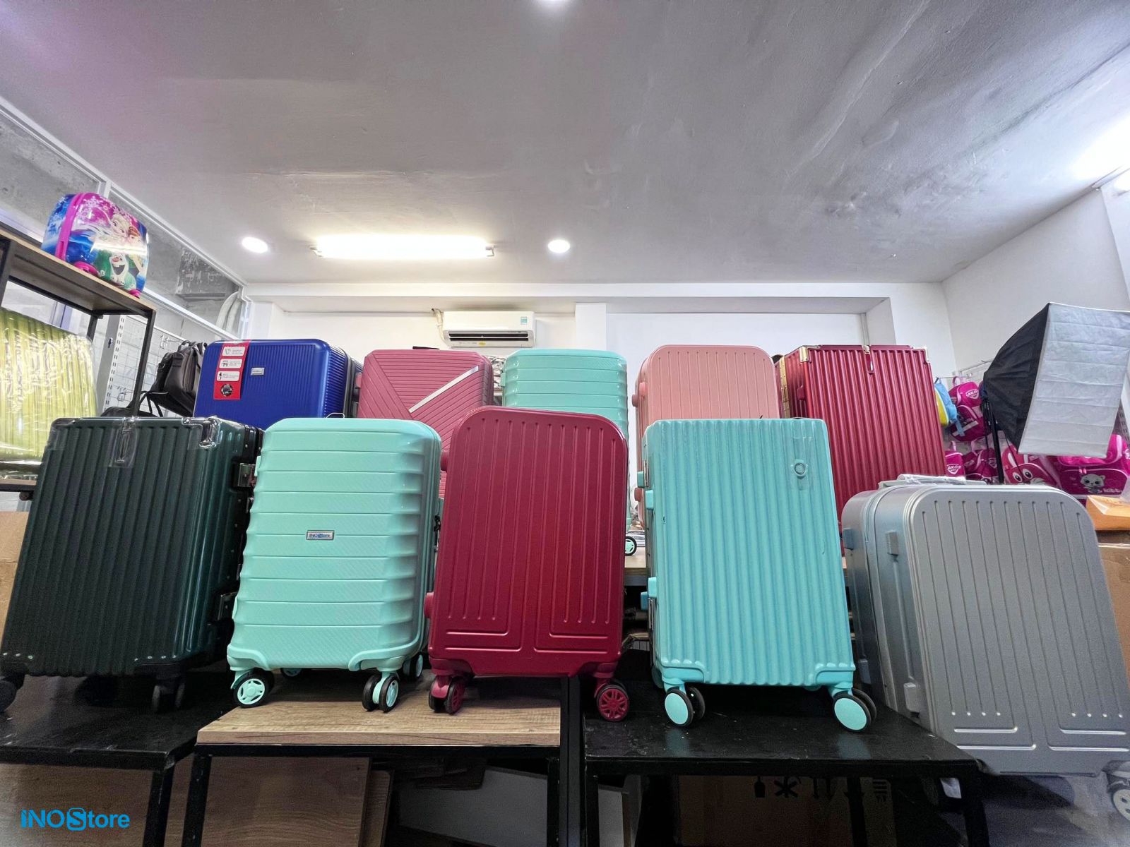 Nên mua vali nhựa cứng hay vali nhựa dẻo để sử dụng tốt hơn