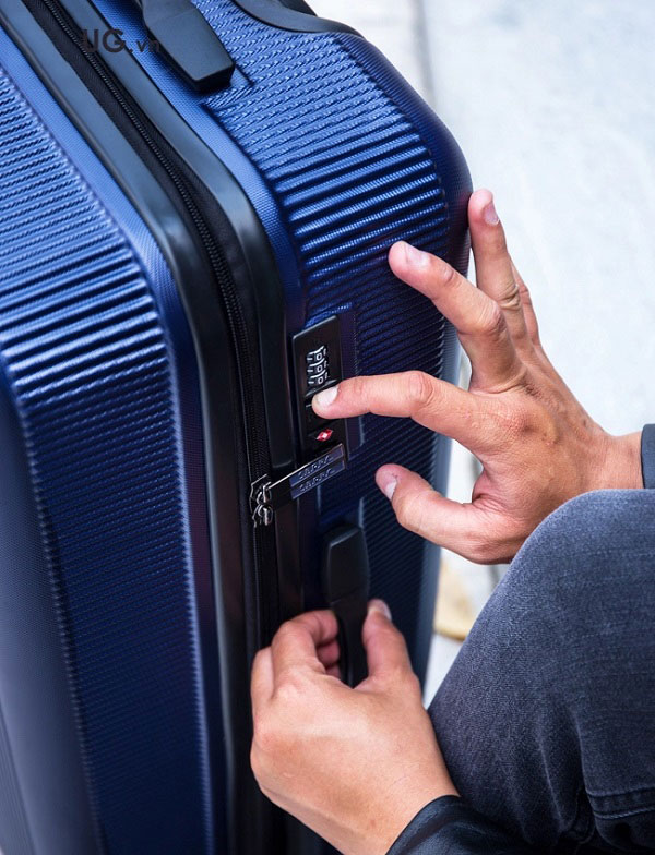 Khóa TSA có kí hiệu Travel Sentry và dấu kim cương đỏ