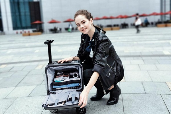 Vali thông minh Airwheel chạy điện, vali ngồi lái cực xịn được sao quốc tế tin dùng