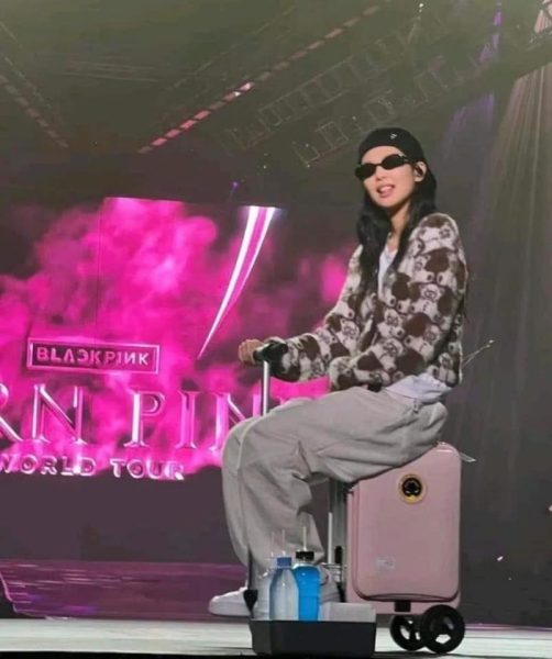Vali thông minh Airwheel chạy điện, vali ngồi lái cực xịn được sao quốc tế tin dùng