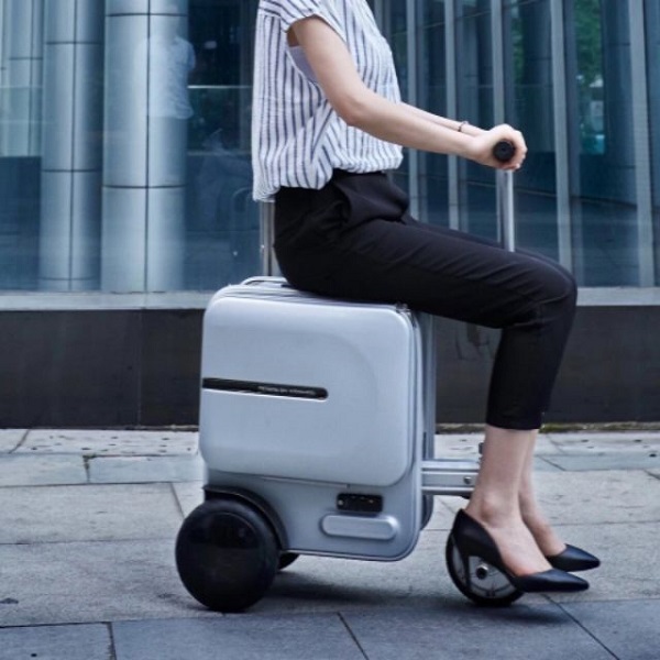 Vali thông minh Airwheel chạy điện, vali ngồi lái cực xịn được sao quốc tế tin dùng