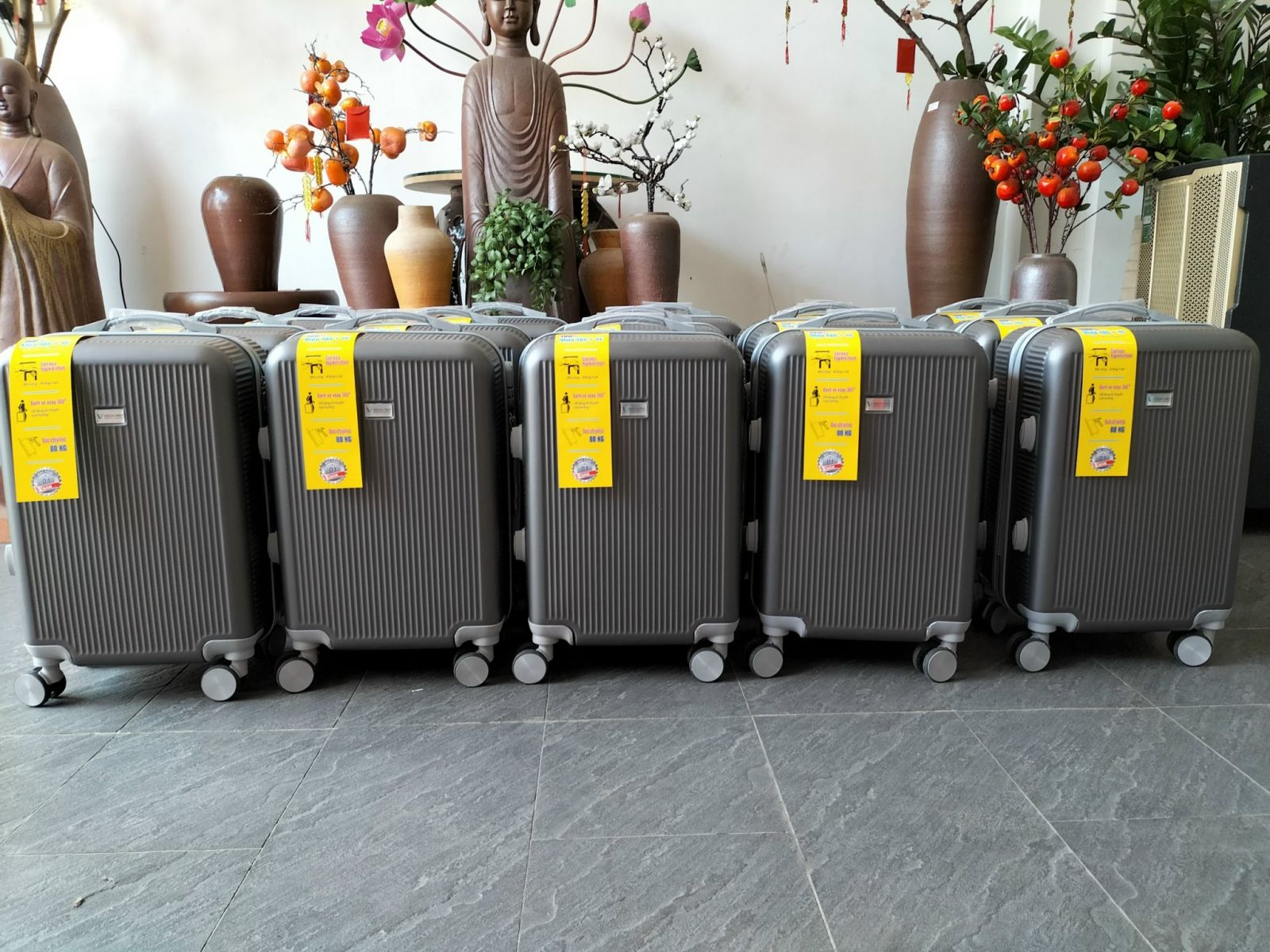 Hướng dẫn chọn mua vali nhựa Inostore size 20 in logo làm quà tặng doanh nghiệp